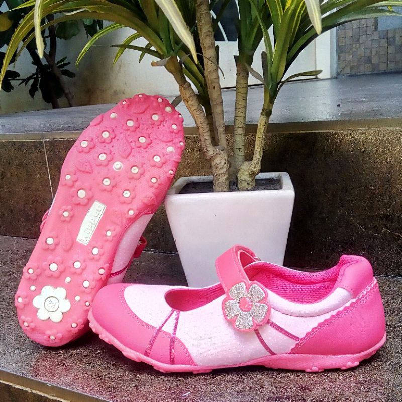 Sepatu anak perempuan umur 3 sampai 6 tahunSlip on flat shoes merk