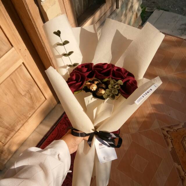 Jual Buket Bunga Mawar Flanel + Coklat | Shopee Indonesia