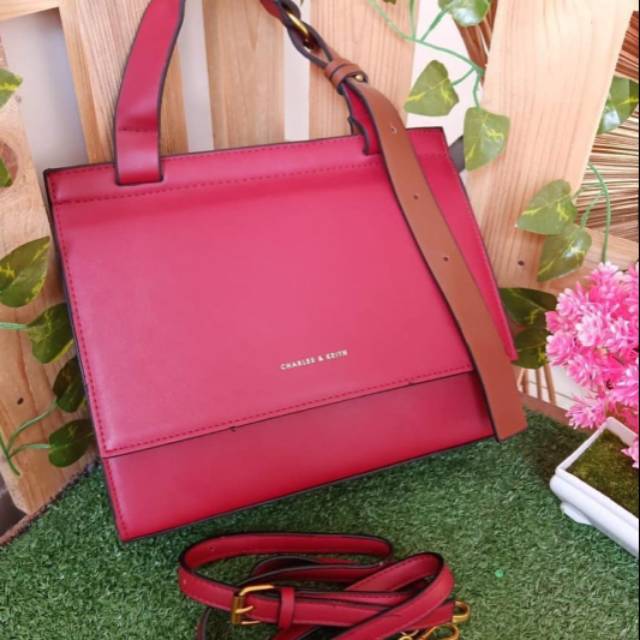 Tas bahu ritsleting merah yang lucu