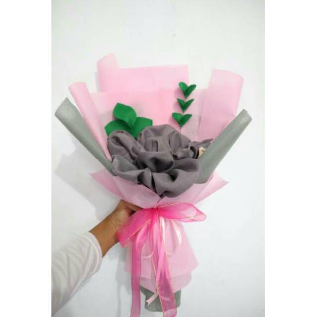 Buket bunga jilbab (hijab) hadiah kado wisuda Shopee Indonesia