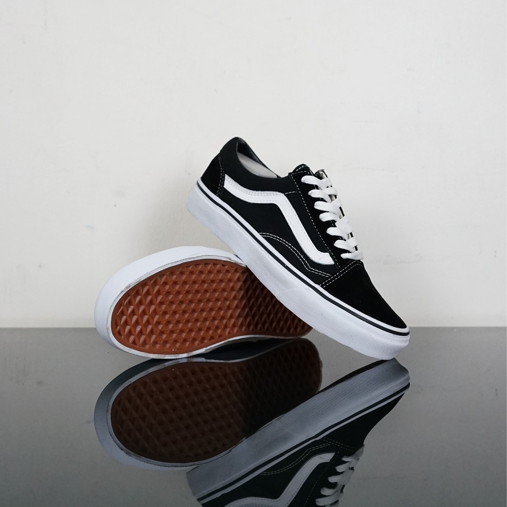 Sepatu Vans Old Skool Classic Black White Original BNIB / Sneakers