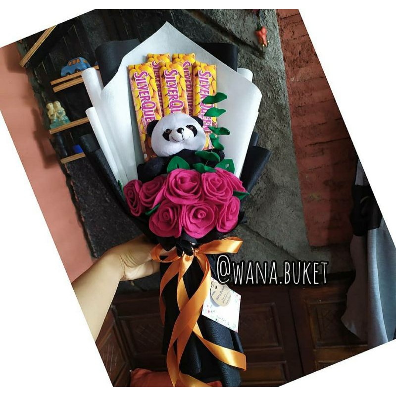 Jual Buket Boneka Panda & Coklat Silverqueen 5 Batang (65Gr) | Shopee Indonesia