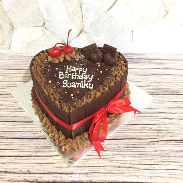 Kue tart love/ tart murah / black forest / kue ulang tahun / tart enak