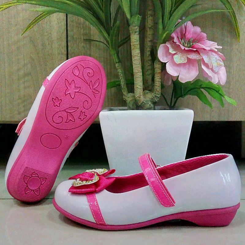 Sepatu anak perempuan slip on flat shoes umur untuk 3 sampai 6 tahun
