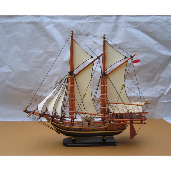 Miniatur Kapal Laut Layar Pinisi | Kado Souvenir UNIK Eksklusif, Pajangan  Kantor Eksklusif | Shopee Indonesia