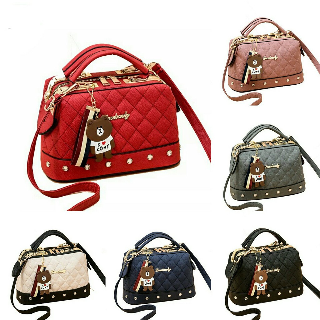 Tas wanita dengan kotak bordir dan gantungan mainan lucu