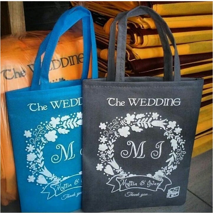 Tas Souvenir Pernikahan Spunbond Sablon 22x30cm 2 Saku Samping