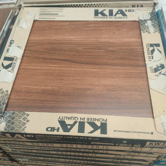 Jual Keramik Lantai Gratis Ongkir Coklat Motif Serat Kayu 50X50 Kw 3 Kia | Shopee Indonesia