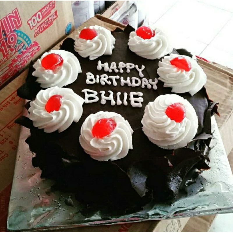Bday Cake Kue Ultah Blackforest size 15 (bonus lilin angka dan pisau
