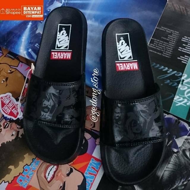 SENDAL PRIA SLIDES VANS MARVEL FULL BLACK/VANS TULANG BLACK [] SANDAL