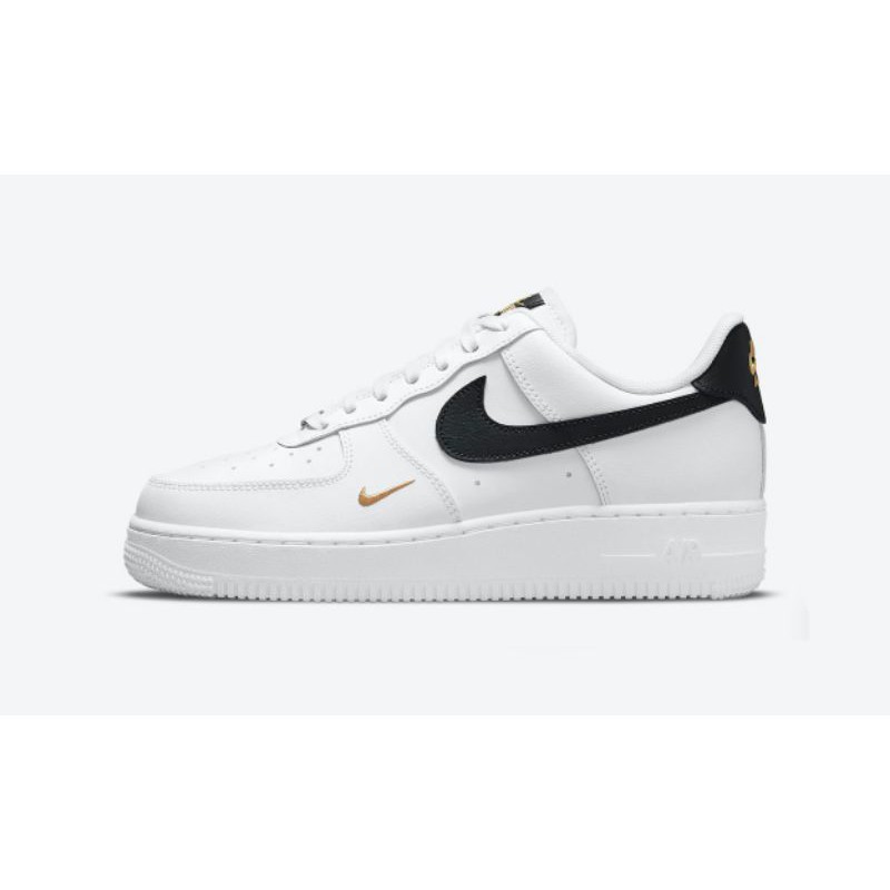 Jual Nike Air Force 1 07 Essential White/Black/Metallic Gold Original Resmi | Shopee Indonesia