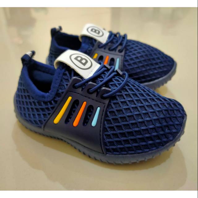 Jual Sepatu anak import bahan karet untuk usia 1 hingga 3 tahun