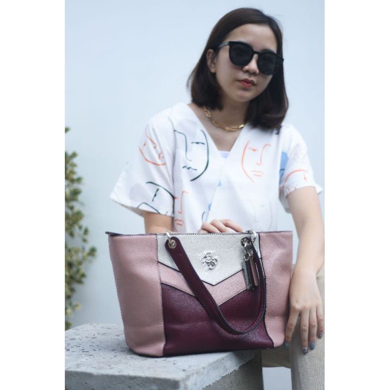 Jual GUESS KAMRYN PINK MULTI Tote Bag ORIGINAL Shopee Indonesia