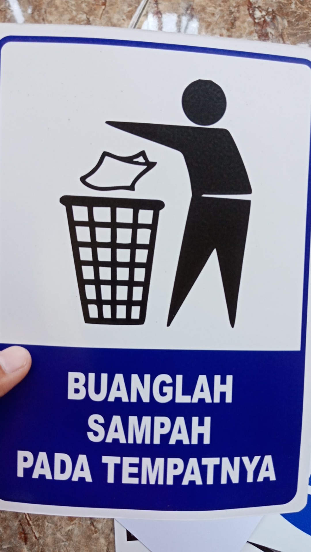 STIKER VINYL BUANG SAMPAH PADA TEMPATNYA 10X14 & 14X19,6CM