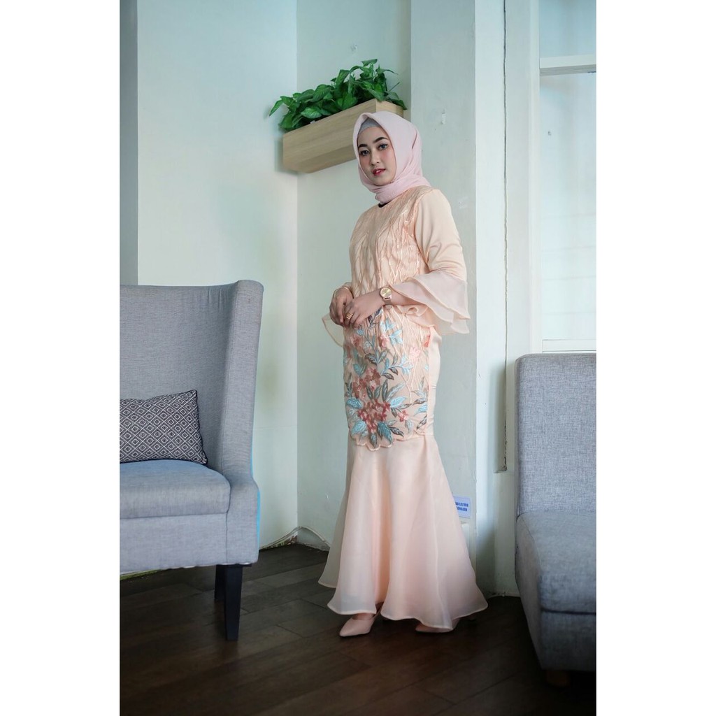 40+ Koleski Terbaik Model Baju Kebaya Brokat Kebaya Wisuda Modern Hijab