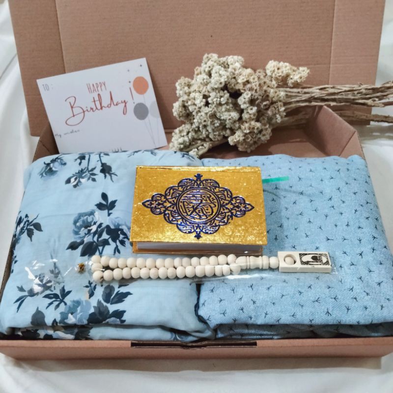 Hampers/Giftbox mukena/ Paket ibadah cewek/ Kado ultah