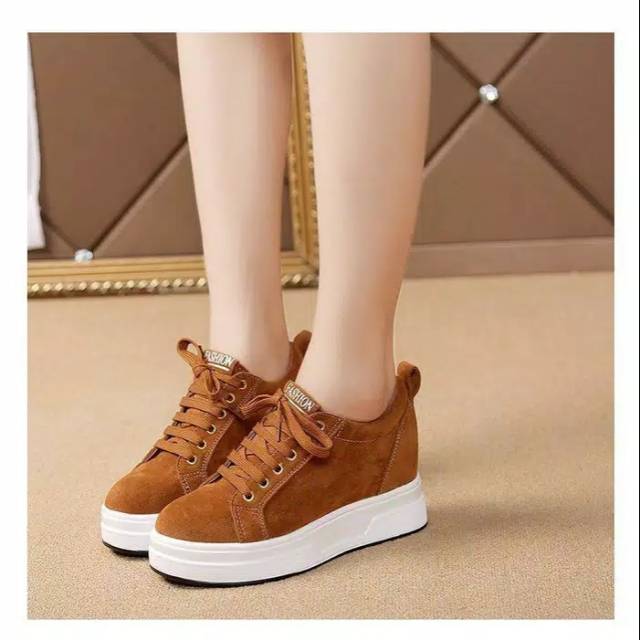Jual Sepatu Wanita Kets Kasual Warna Tan/Coklat | Shopee Indonesia