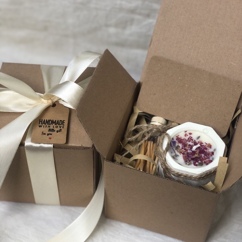 Gift box Hampers hadiah wisuda Scented candle