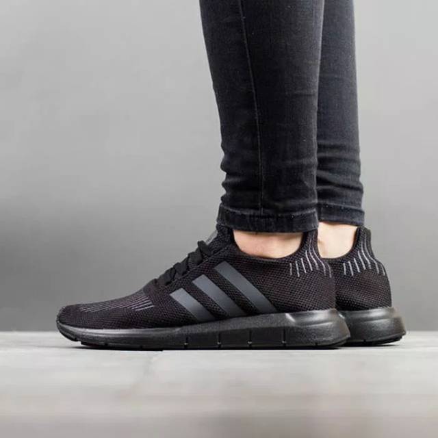 Jual Sepatu Running Adidas Swift Run Full Black| Adidas Swift Run All Black | Swift Run Hitam Original | Shopee Indonesia