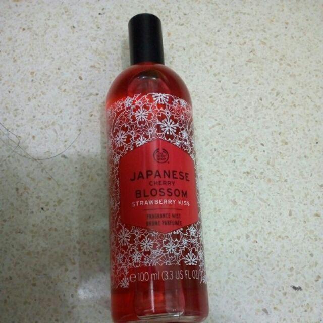 The Body Shop Japanese Cherry Blossom Strawberry Kiss Fragrance Mist