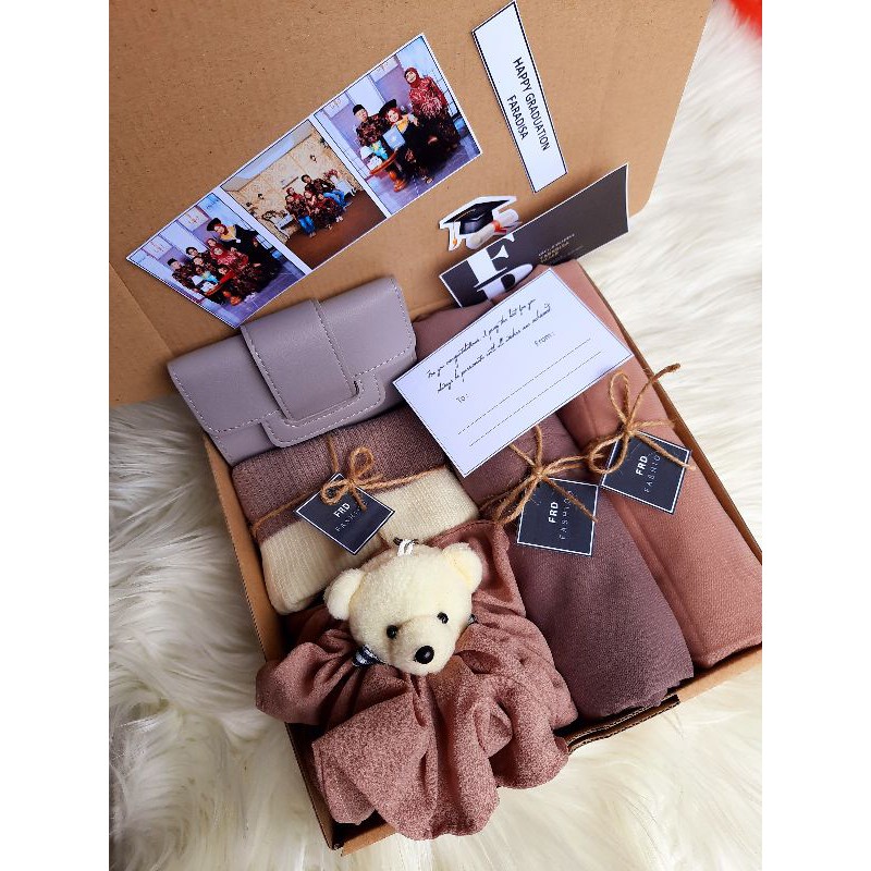 HAMPERS HIJAB SEGI EMPAT DOMPET GIFT BOX KERUDUNG ISLAMI