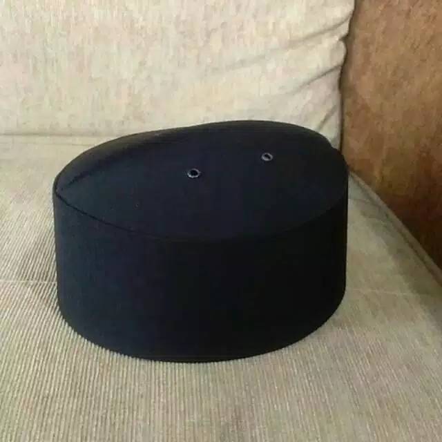 Jual (COD )Peci hitam/putih polos bahan nyaman dan dingin Indonesia|Shopee  Indonesia