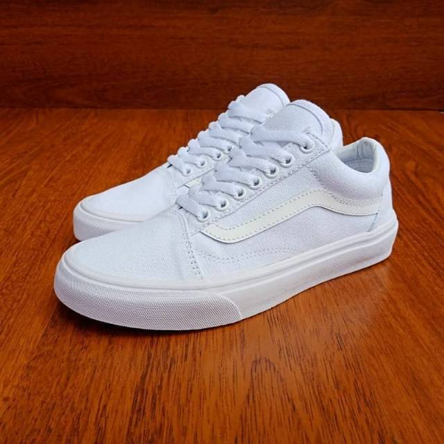 Gambar Sepatu Vans Warna Putih AR Production