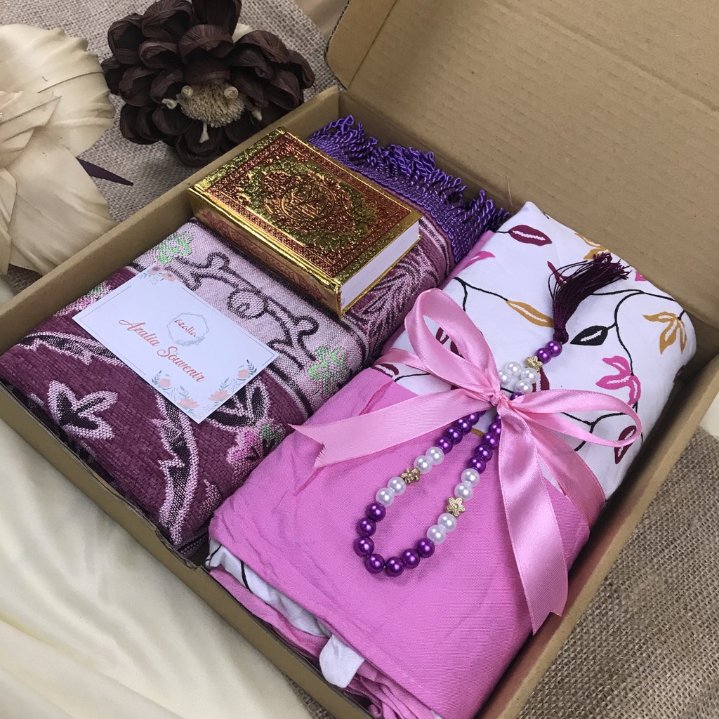 Hampers Gift Box Mukena + Sajadah Kado Cewek Kado Ulang