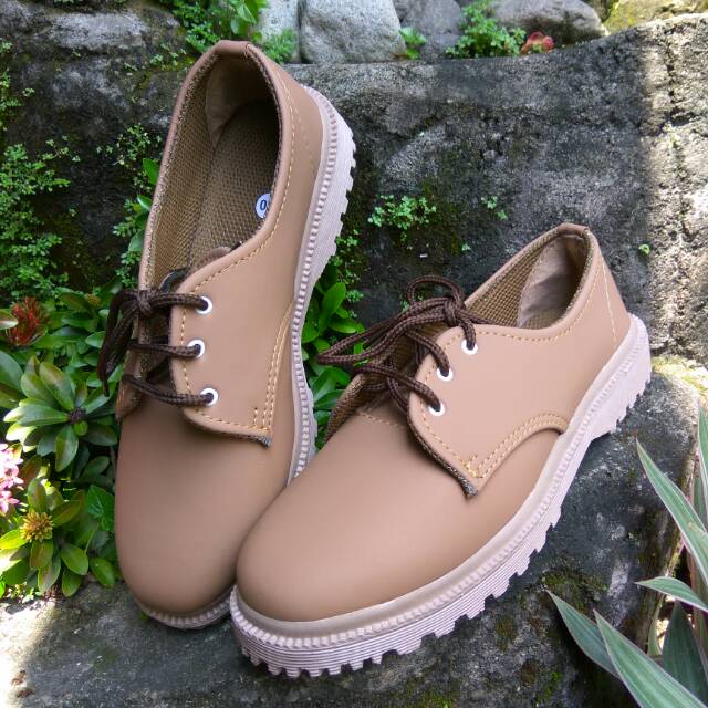 Sepatu boots docmart wanita sint.chomilk/sepatu casual wanita Shopee Indonesia