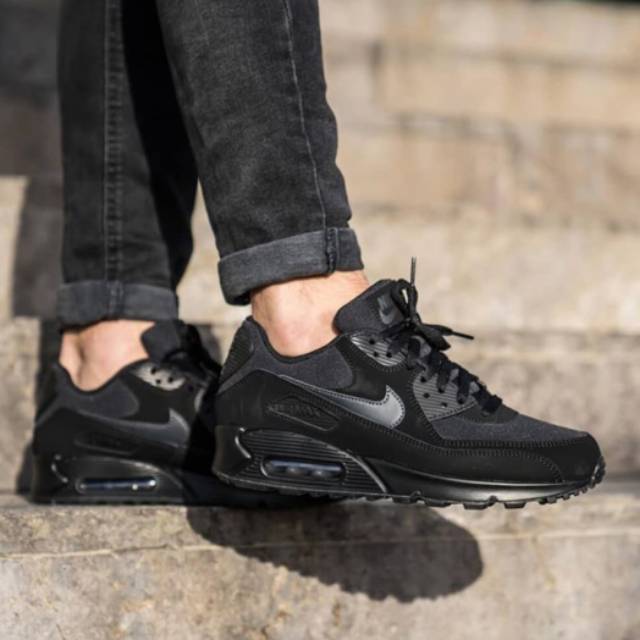 Harga Sepatu Nike Air Max 90 Triple Black Terbaru Desember 2022 |Biggo Indonesia
