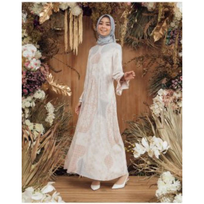 Wearing klamby Shopee Indonesia