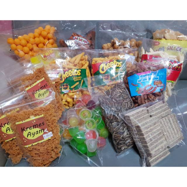 Makanan ringan / snack ringan pas buat ngemil | Shopee Indonesia