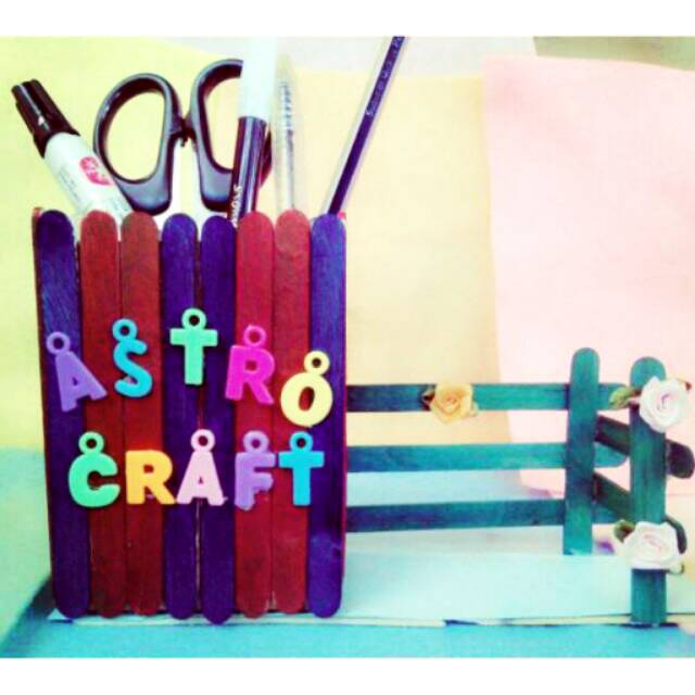 Tempat Pensil Dari Stik Es Krim Berbentuk Kotak Sebuah