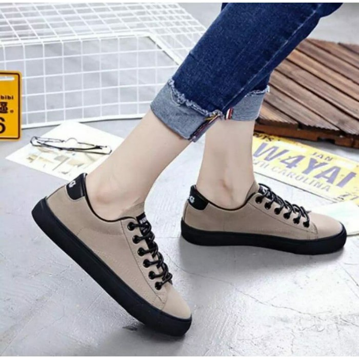 Jual Sepatu Sneaker Wanita Warna Coklat Berkualitas | Shopee Indonesia