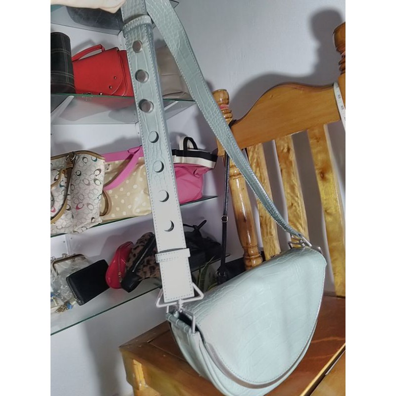Charles and Keith Sling bag setengah lingkaran | Shopee Indonesia