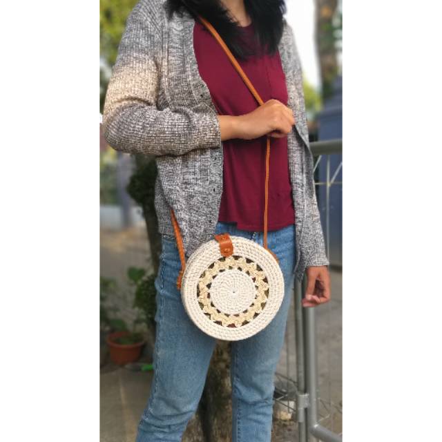 Tas rotan bulat ulir putih diameter 20cm Shopee Indonesia