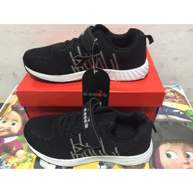 sepatu sekolah diadora Vito black and black fuschia original Shopee