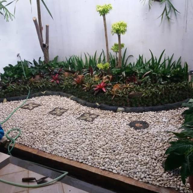 Batu koral 1KARUNG 12KG-batu putih-batu hiasan taman/KHUSUS GOJEK | Shopee  Indonesia