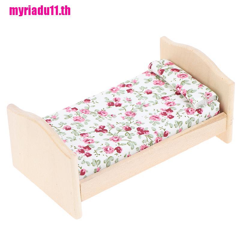 【Mrth】112 Dollhouse Miniature Wood Mini Bed With Pillow Bedroom Furniture Acc myriadu11.th