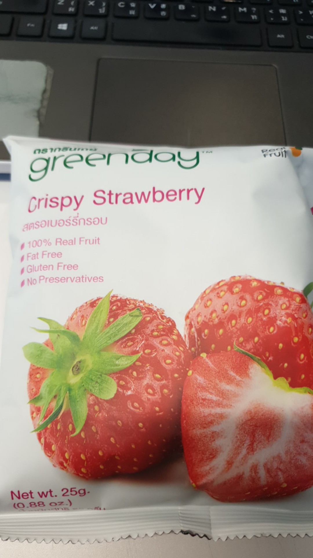Greenday Crispy Strawberry สตรอเบอรี่อบกรอบ 25 กรัม แพ็ก 6 ซอง Shopee