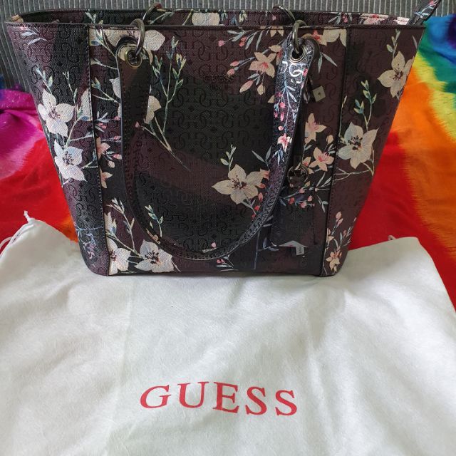 GUESS Kam Floral Tote Bag Black แท้???? ThaiPick