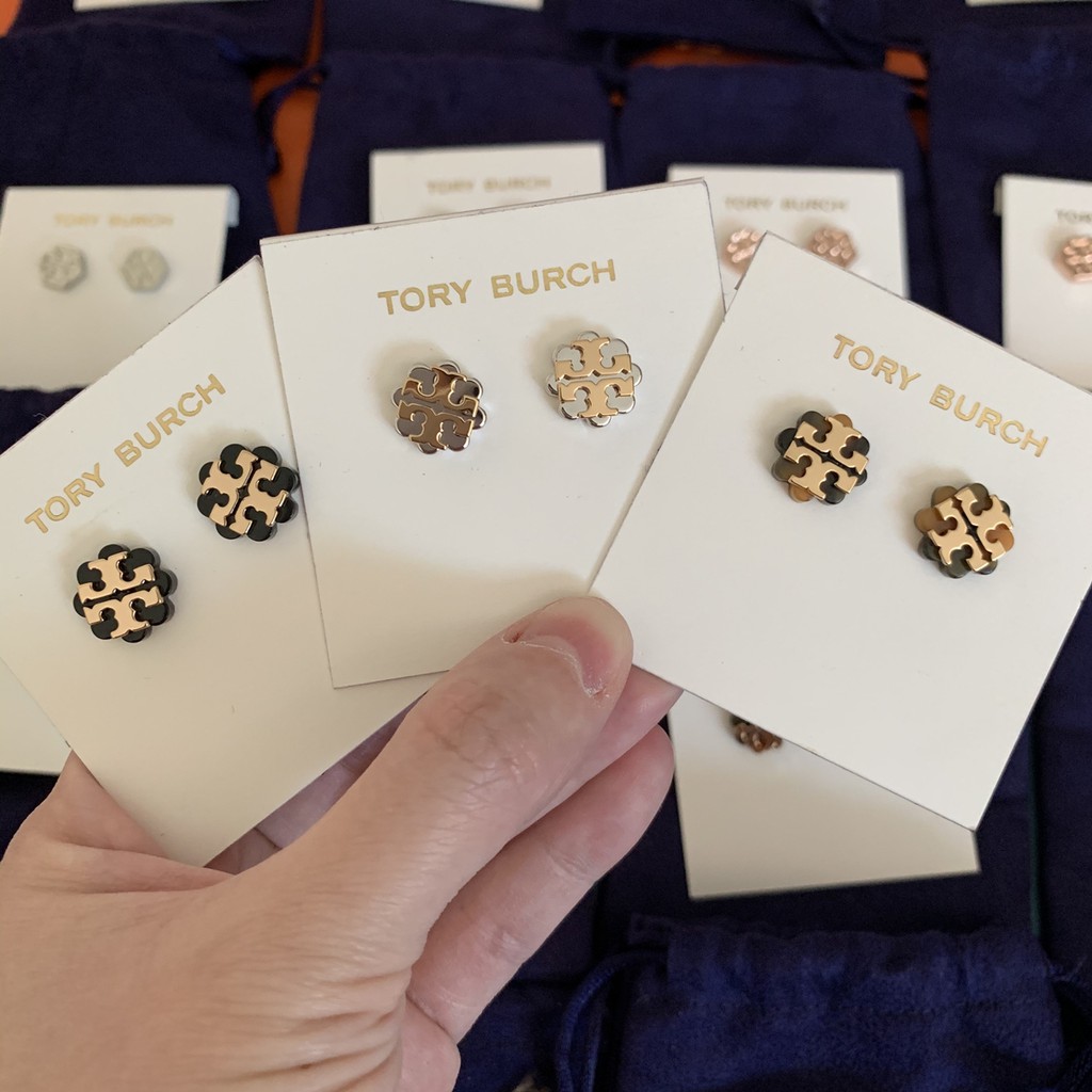 ตุ้มหู TORY BURCH logo flower resin stud earring ตุ้มหูดอกไม้ logo TORY