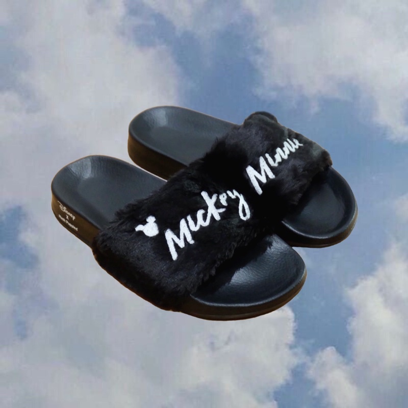 รองเท้าแตะผู้หญิง Disney x Hush Puppies สีดำ ขนปุย นุ่มๆ ของแท้ 100