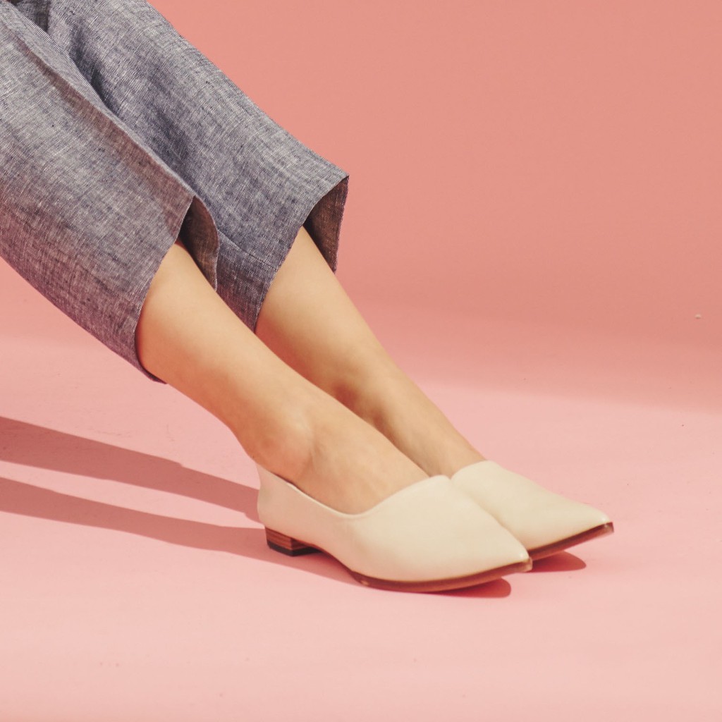 Jelly Beans รองเท้าคัทชู มินิมอล แฟลต สีครีมอ่อน MINIMAL FLATS White