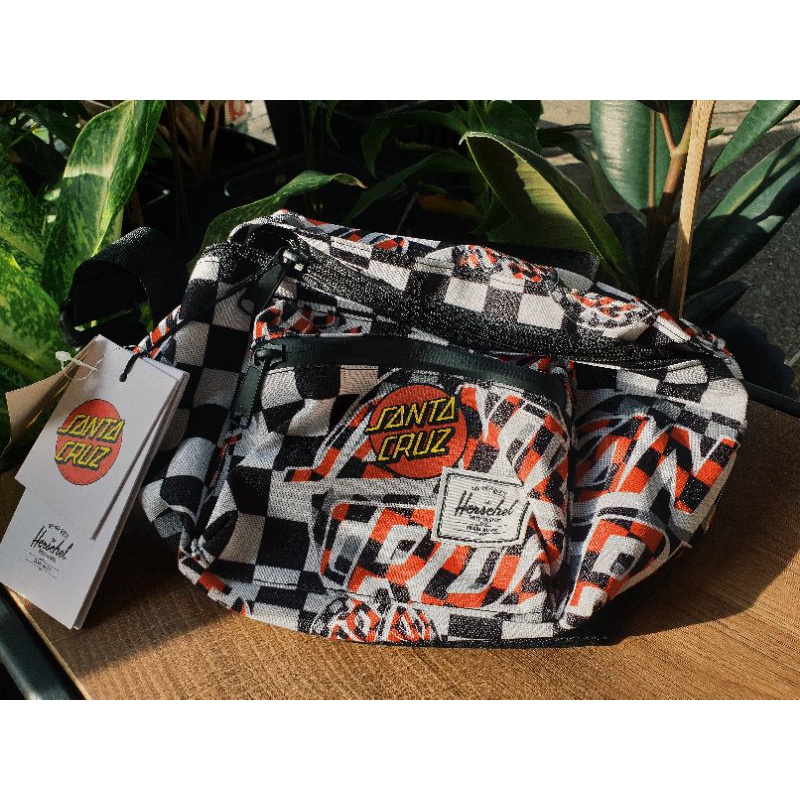 พร้อมส่ง Herschel x santacruz skateboard dodchecker streethstrore