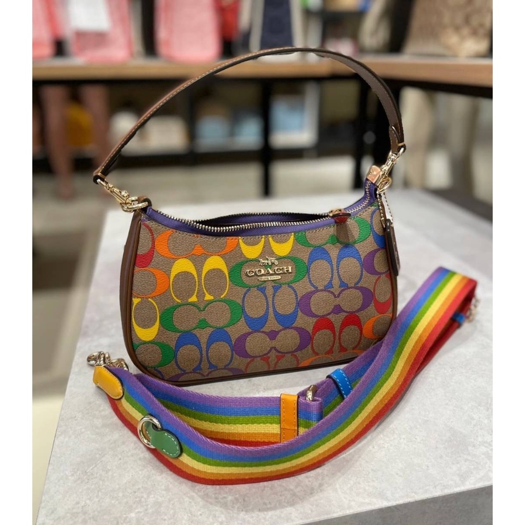 ของแท้100 พร้อมส่งที่ไทย COACH CA176 Teri Shoulder Bag In Rainbow