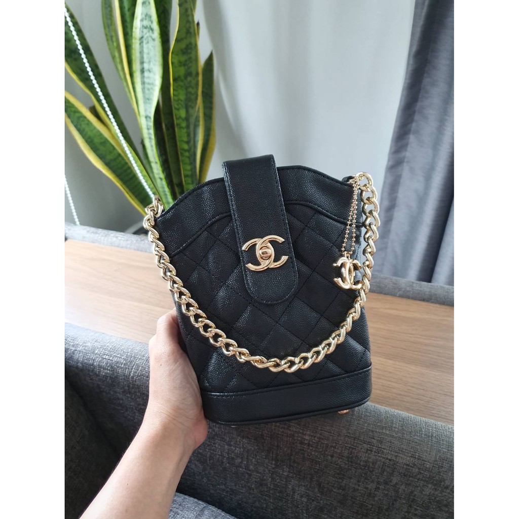กระเป๋า Chanel Mini Crossbody Twist bag with gold chain Shopee Thailand