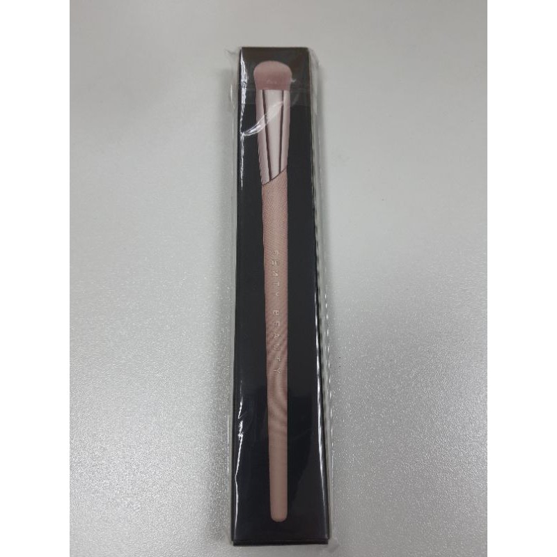 Fenty beauty Precision Concealer Brush 180 sutidatangam ThaiPick