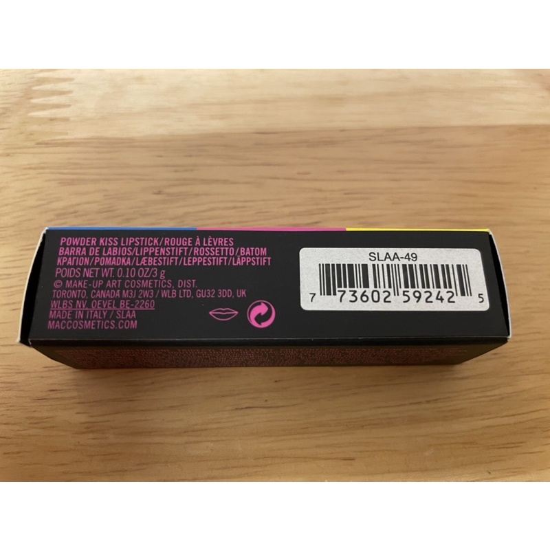 Powder kiss lipstick แบรนด์ M.A.C สี luck be a lady beridian ThaiPick