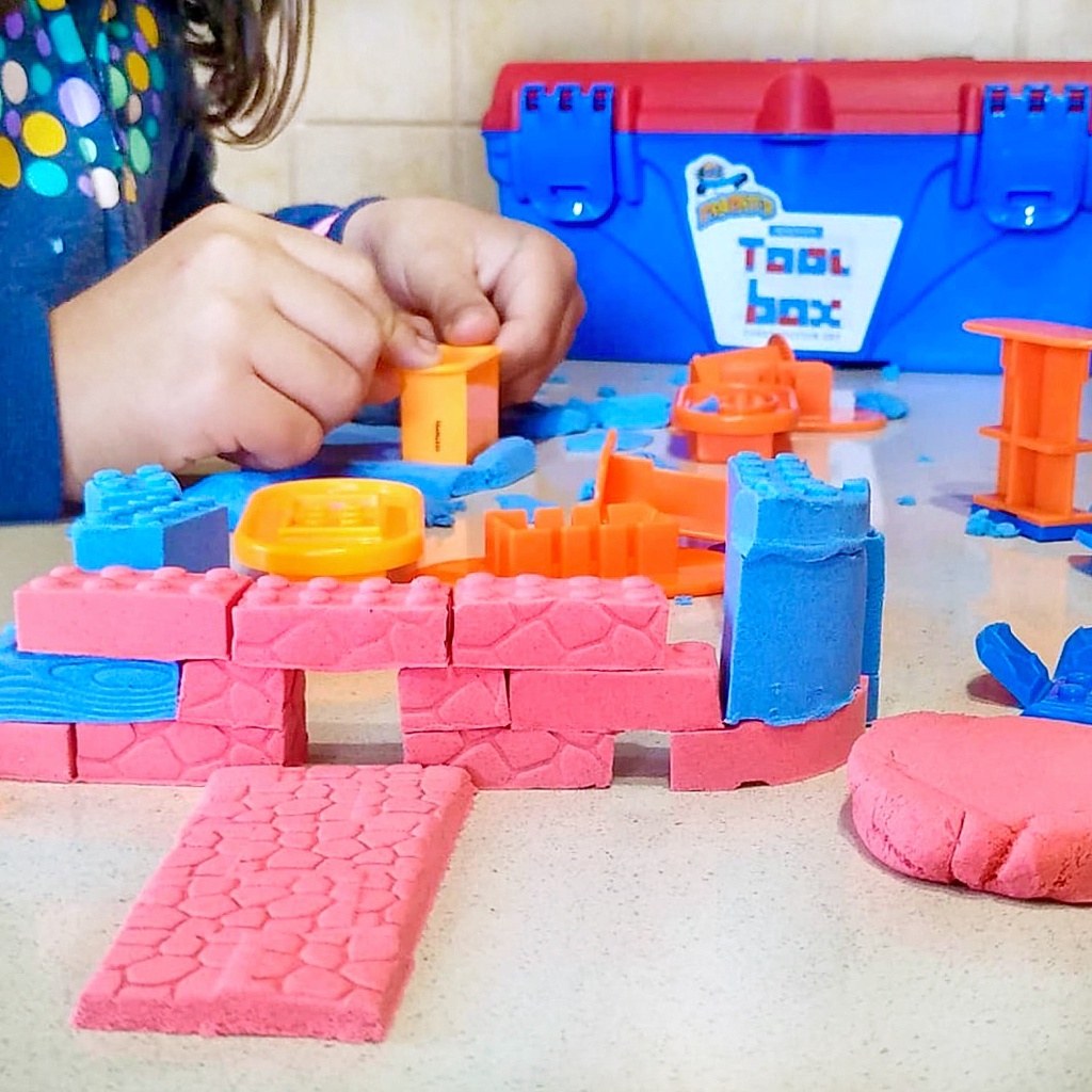 แป้งโดว์ MAD MATTR และ อุปกรณ์แม่พิมพ์เลโก้ ในกล่องเครื่องมือ Quantum